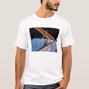Die Canadarm2 und Solarstromanlageplattenflügel T-Shirt
