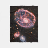 Die Cartwheel Galaxie und ihre Begleitgalaxien. Fleecedecke (Vorderseite)