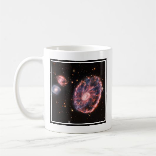 Die Cartwheel Galaxie und ihre Begleitgalaxien. Kaffeetasse (Links)