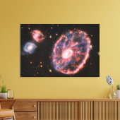 Die Cartwheel Galaxie und ihre Begleitgalaxien. Leinwanddruck (Insitu (Wohnzimmer))