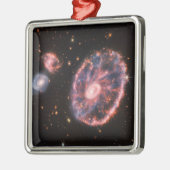 Die Cartwheel Galaxie und ihre Begleitgalaxien. Ornament Aus Metall (Links)