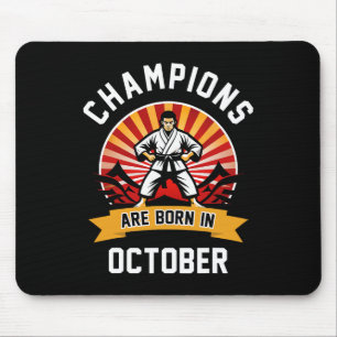 Die Champs Elysées sind im Oktober im Karate der K Mousepad