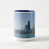 Die Chicagoer Skyline Zweifarbige Tasse (Mittel)