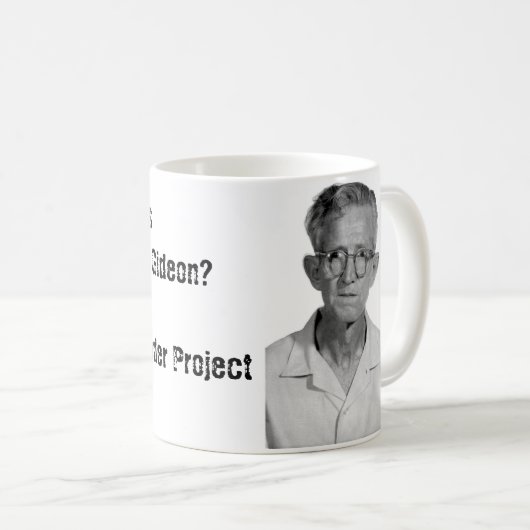 Die Clarence Graf Gideon Mugshot-Tasse Kaffeetasse (VorderseiteRechts)