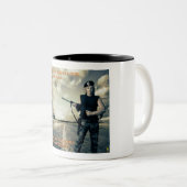 Die Code-Tasse Zweifarbige Tasse (VorderseiteRechts)