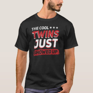 Die Coolen Twins sind gerade 1 T-Shirt