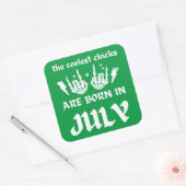 DIE COOLSTEN CHICKS SIND IM JULI GEBOREN QUADRATISCHER AUFKLEBER (Umschlag)