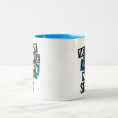 Die Coolsten Menschen auf der Erde spielen Sitar Zweifarbige Tasse (Mittel)