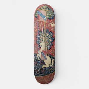 Die Dame und das Einhorn, riechen Skateboard