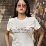Die Definition des Determinismus ist nicht frei, w T-Shirt<br><div class="desc">Die Definition des Determinismus ist,  dass jedes Ereignis letztlich durch Ursachen außerhalb des Willens bestimmt wird. Es ist der deterministische Glaube,  dass freier Wille eine Illusion ist,  weil alles vorherbestimmt ist. Dieses Shirt zeigt die Doktrin,  dass jede Ursache selbst die Wirkung einer vorherigen Sache ist.</div>