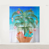 Die Dekoration des Weihnachtsbaumes am Strand Wandteppich (Vorderseite)