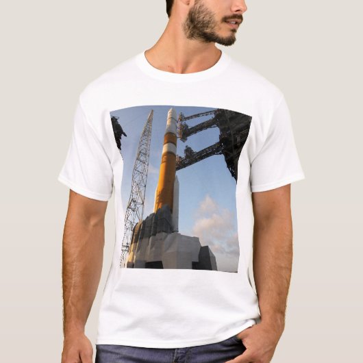 Die Delta-IV-Rakete T-Shirt (Vorderseite)