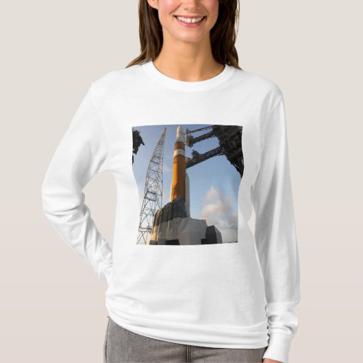 Die Delta-IV-Rakete T-Shirt (Vorderseite)