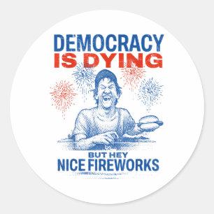 Die Demokratie stirbt, aber Hey, Nizza Feuerwerk 4 Runder Aufkleber