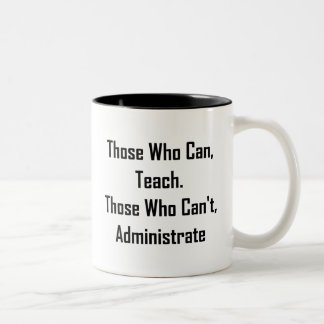 Die, die können, unterrichten. Die, die nicht Zweifarbige Tasse