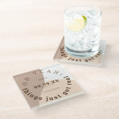 Die Dinge Got einfach echter Cream Brown Spaß Save Glasuntersetzer (Schrägansicht)