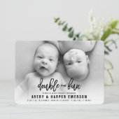 Die doppelte Fun Boy Girl Twins Geburtsankündigung Ankündigung (Stehend Vorderseite)