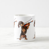 Die Drahthaar-Dackel, die Geige spielt Kaffeetasse (Mittel)