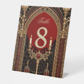 Die dunkle Eleganz des gotischen Stils. Sockelschild (Vorderseite)