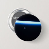 Die dünne Atmosphäre der Erde und ein blühender Mo Button (Vorne & Hinten)