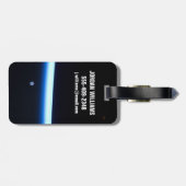 Die dünne Atmosphäre der Erde und ein blühender Mo Gepäckanhänger (Rückseite horizontal)