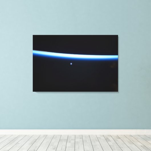 Die dünne Atmosphäre der Erde und ein blühender Mo Leinwanddruck (Insitu (Holzboden))