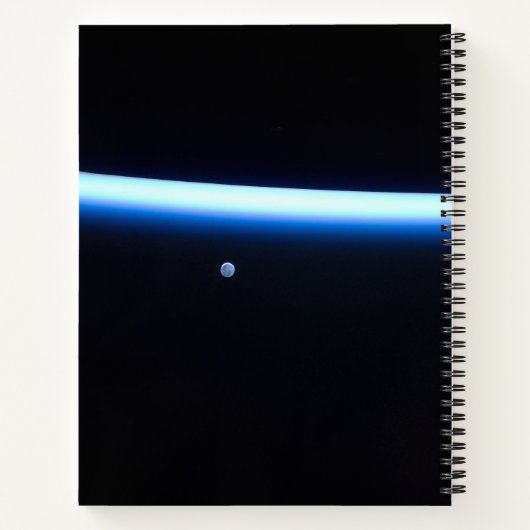 Die dünne Atmosphäre der Erde und ein blühender Mo Notizblock (Rückseite)