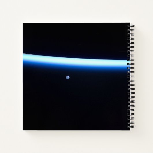 Die dünne Atmosphäre der Erde und ein blühender Mo Notizblock (Rückseite)