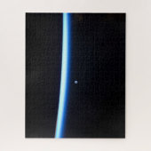 Die dünne Atmosphäre der Erde und ein blühender Mo Puzzle (Vertikal)