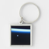 Die dünne Atmosphäre der Erde und ein blühender Mo Schlüsselanhänger (Vorne)