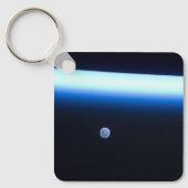 Die dünne Atmosphäre der Erde und ein blühender Mo Schlüsselanhänger (Vorderseite)