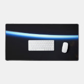 Die dünne Atmosphäre der Erde und ein blühender Mo Schreibtischunterlage (Tastatur & Maus)