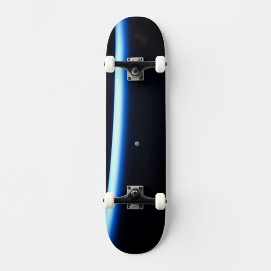 Die dünne Atmosphäre der Erde und ein blühender Mo Skateboard (Vorderseite)