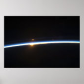 Die dünne Linie der Erdatmosphäre Poster (Vorne)