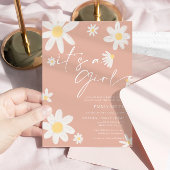 Die Dusche ist ein Mädchen, das in Rosa Blush Dais Einladung