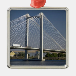 Die Ed-Hendler-Brücke überspannt den Columbia Rive Ornament Aus Metall