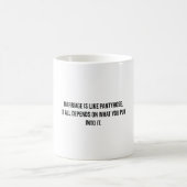Die Ehe ist wie Strumpfhose Funny Kaffeetasse (Mittel)