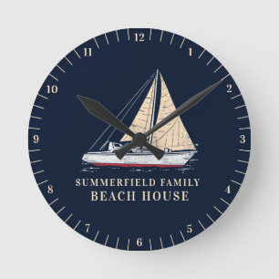 Die Einrichtung des Nautical Family Beach House is Runde Wanduhr