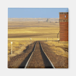 Die Eisenbahnstrecken führen zum alten Kornspeiche Magnet