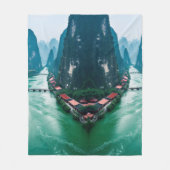 Die Embrace der Natur - Landschaftliche Flusslands Fleecedecke (Vorderseite)