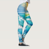 Die Embrace des Ozeans: Wave Art Leggings (Rechts)