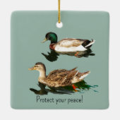 Die Enten. Schützen Sie Ihren Frieden Keramikornament (Rückseite)
