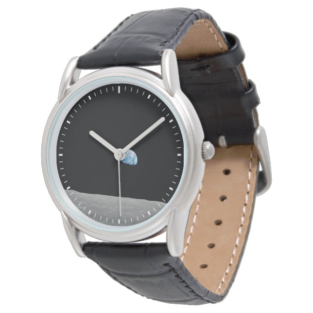 Die Erde erhebt sich über dem Mondlicht. Armbanduhr (Schrägansicht)