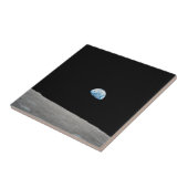 Die Erde erhebt sich über dem Mondlicht. Fliese (Seite)