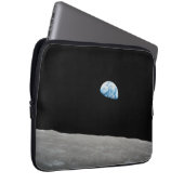 Die Erde erhebt sich über dem Mondlicht. Laptopschutzhülle (Vorne Rechts)