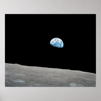 Die Erde erhebt sich über dem Mondlicht. Poster