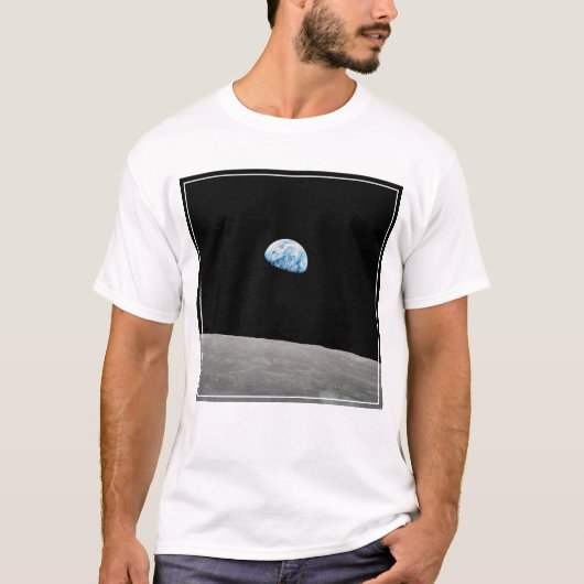 Die Erde erhebt sich über dem Mondlicht. T-Shirt (Vorderseite)