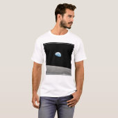 Die Erde erhebt sich über dem Mondlicht. T-Shirt (Vorne ganz)