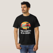 Die Erde ist ein Plattengolf T-Shirt (Vorne ganz)