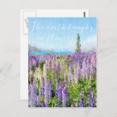 Die Erde lacht in Blume Lavendel Zitat Postkarte (Vorne/Hinten)